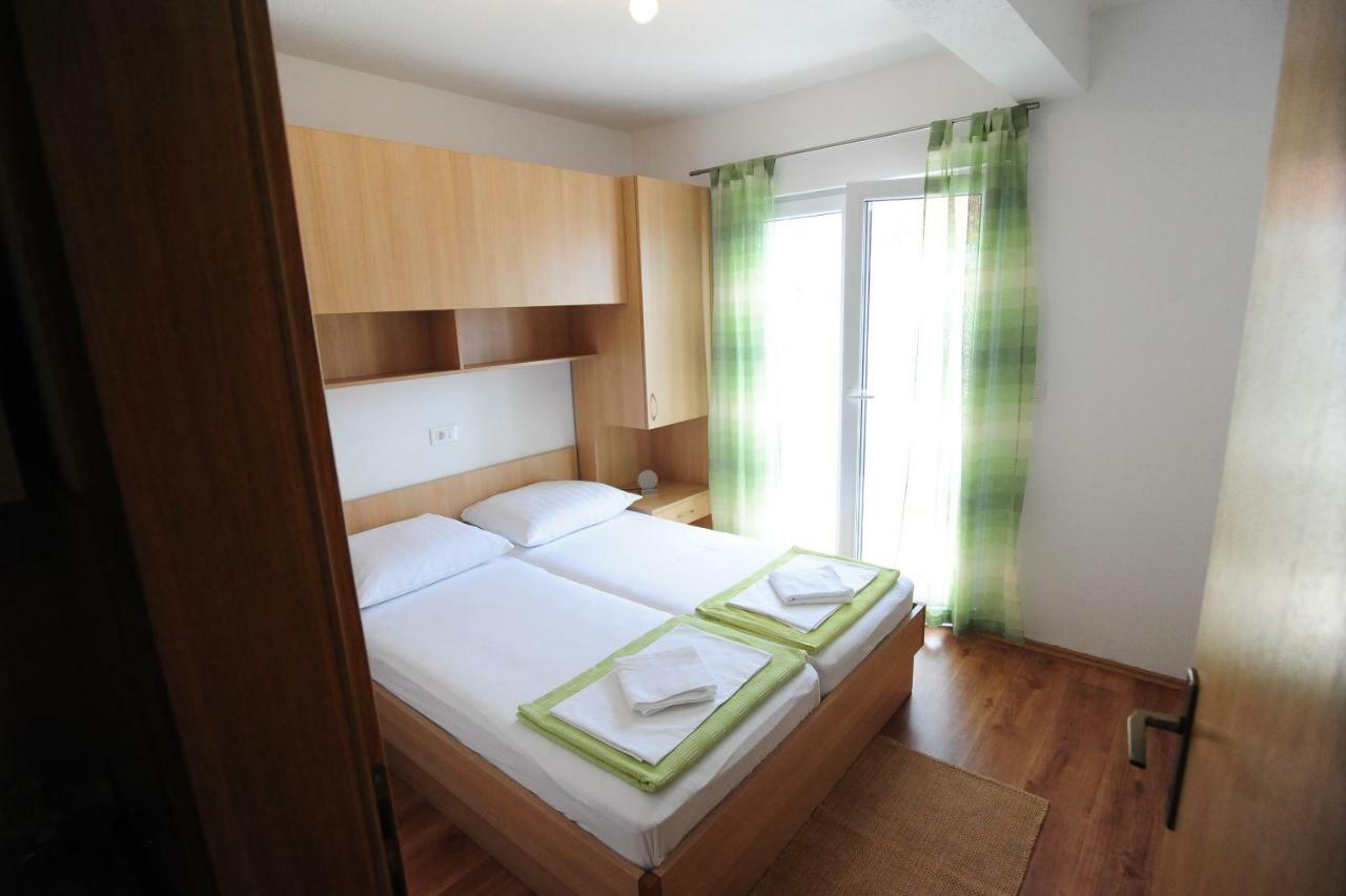 Apartments Knezevic Макарська Екстер'єр фото